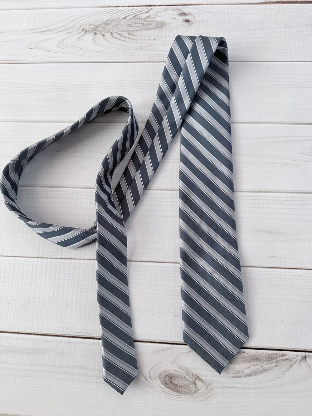 Stafford Gray and White Diagonal Stripe Men's Tie